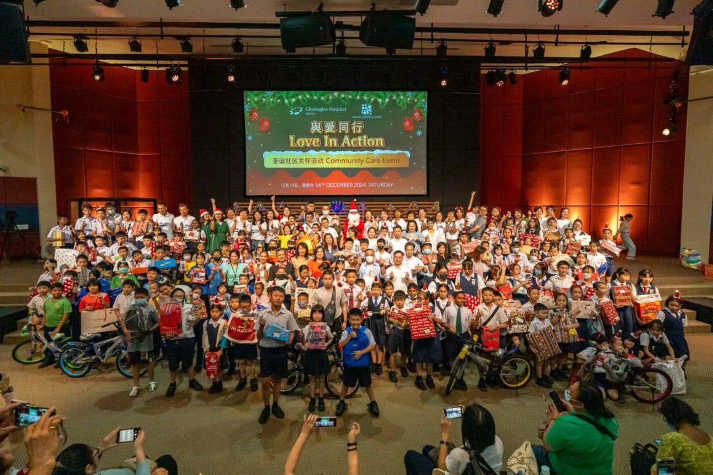 Love In Action Christmas 2024 — the full hall of children and volunteers